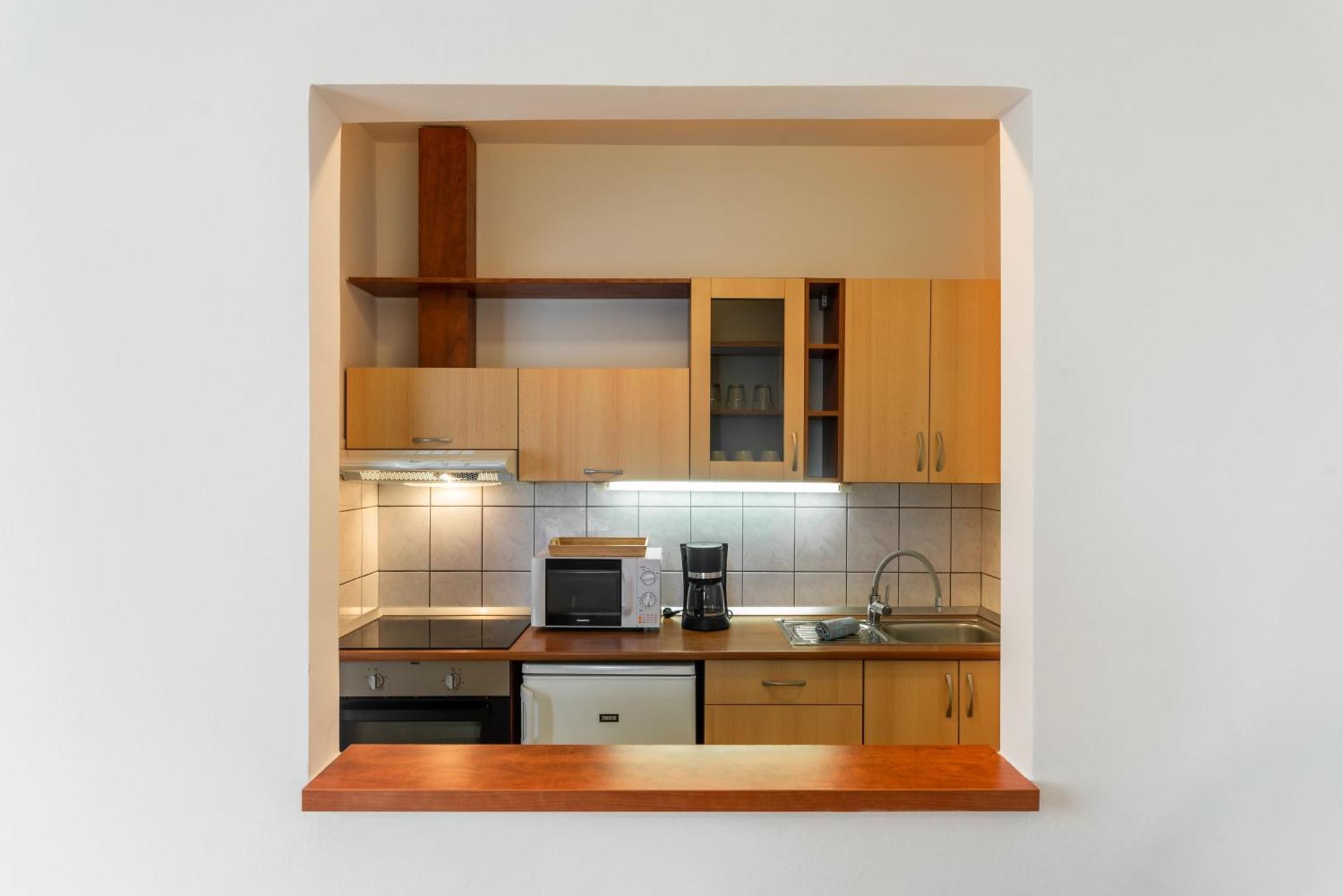 Holdvirag Hotel Sarvar Bagian luar foto