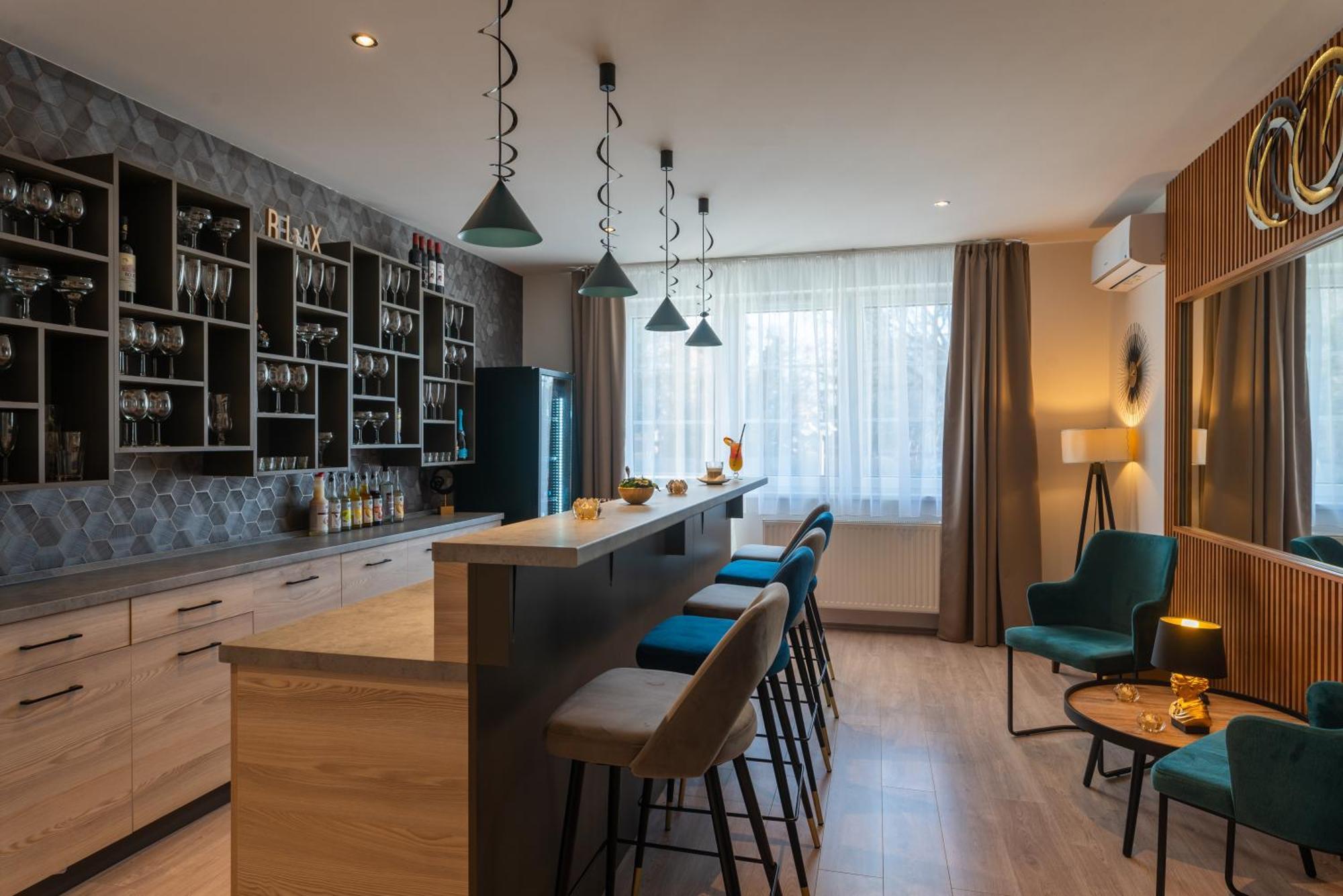Holdvirag Hotel Sarvar Bagian luar foto