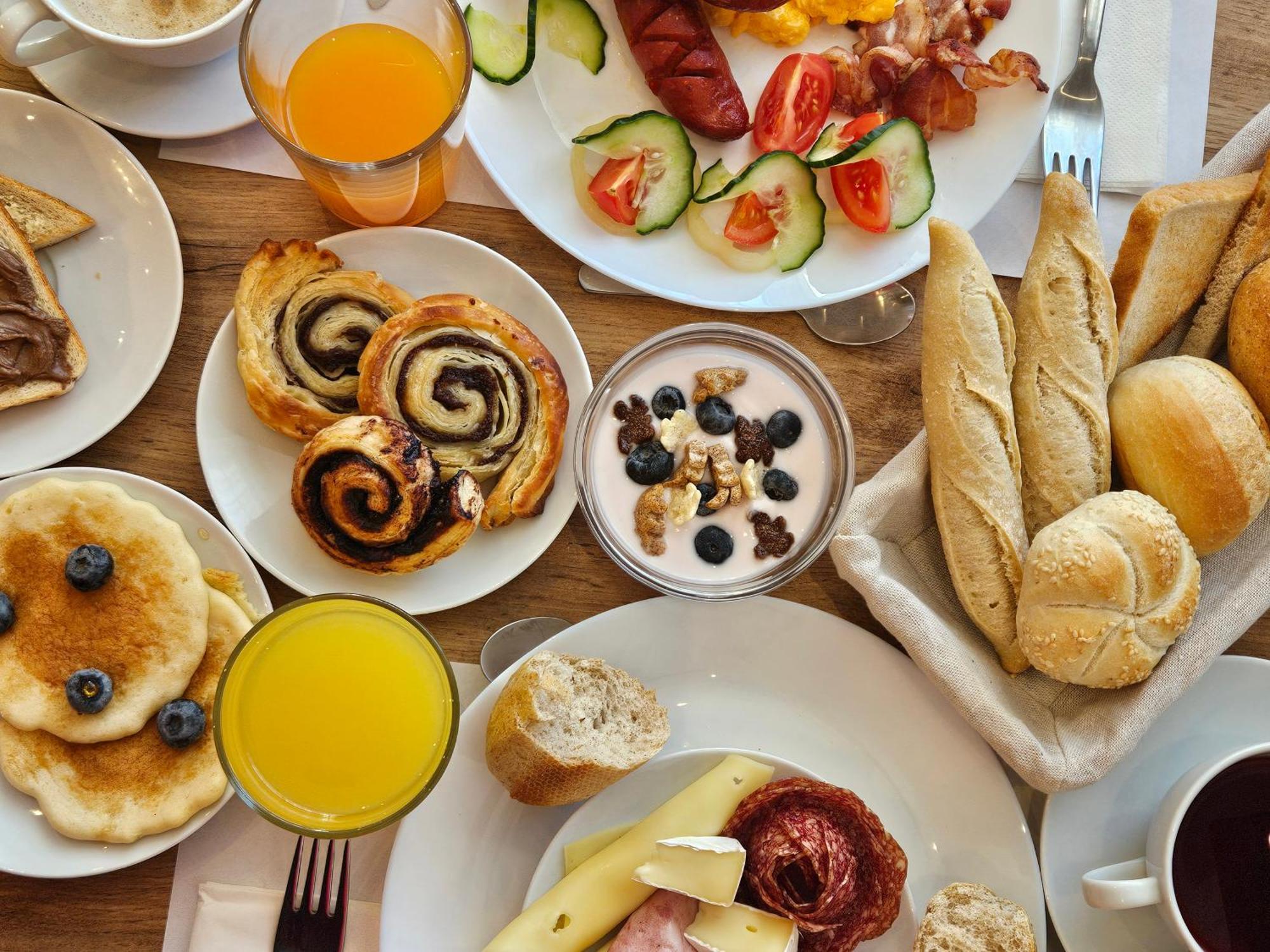 Holdvirag Hotel Sarvar Bagian luar foto