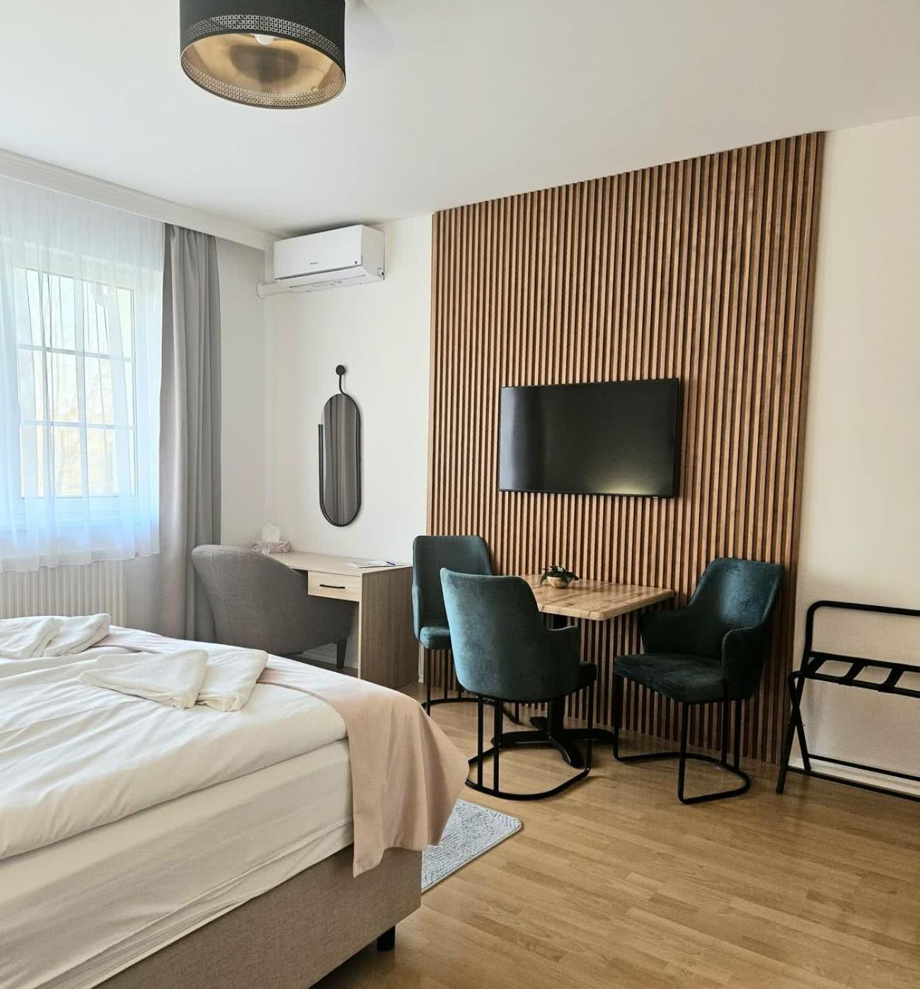 Holdvirag Hotel Sarvar Bagian luar foto