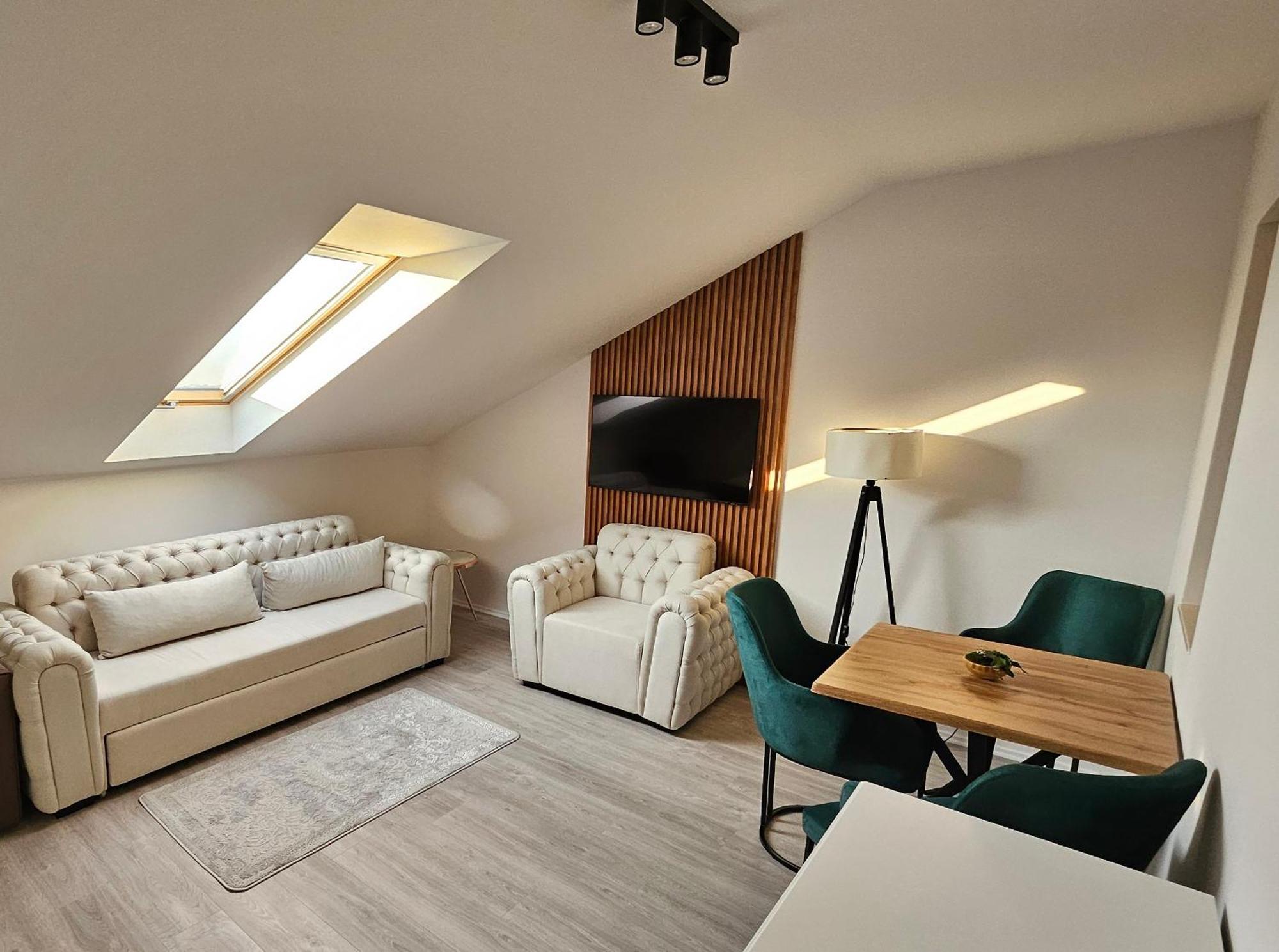 Holdvirag Hotel Sarvar Bagian luar foto