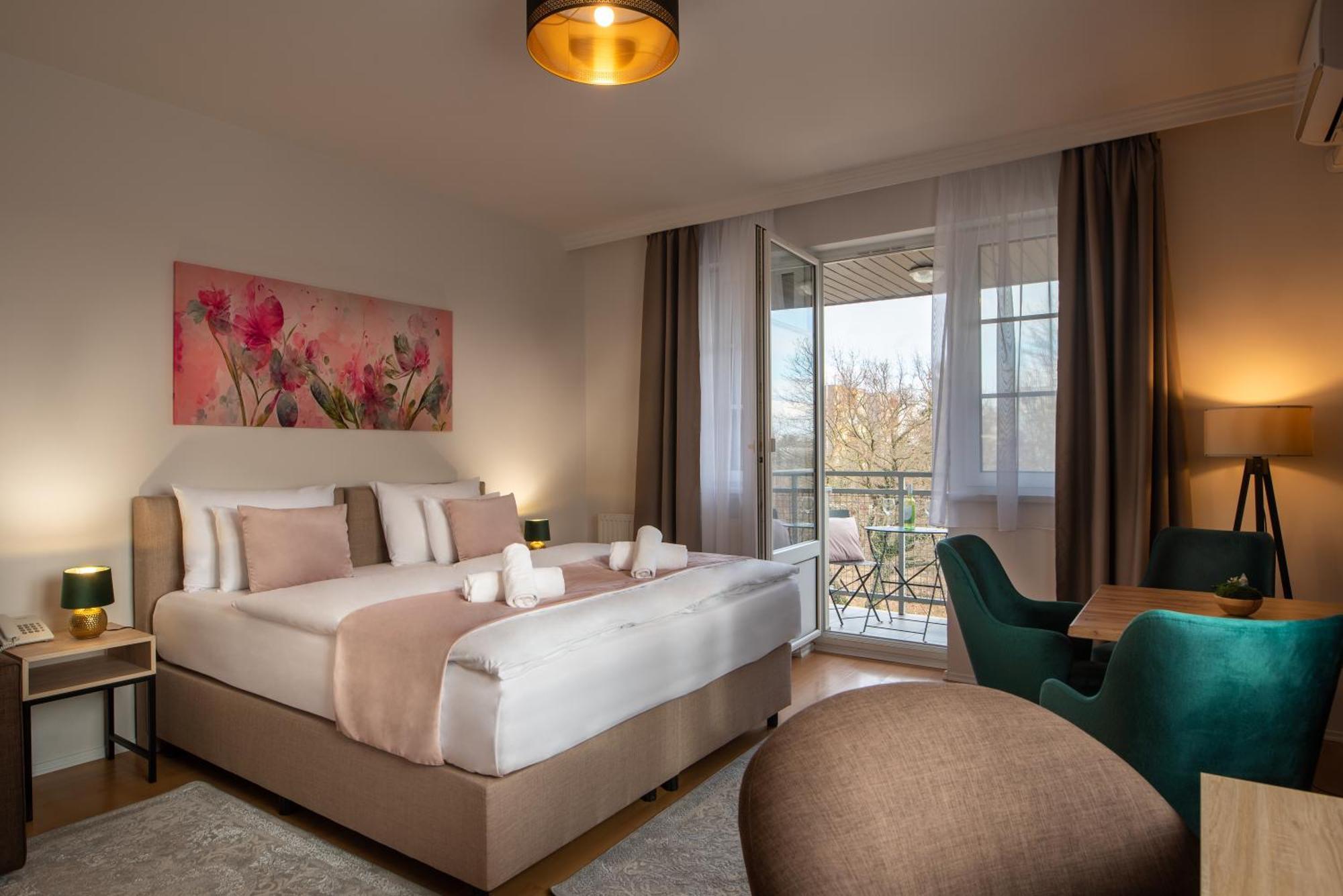 Holdvirag Hotel Sarvar Ruang foto