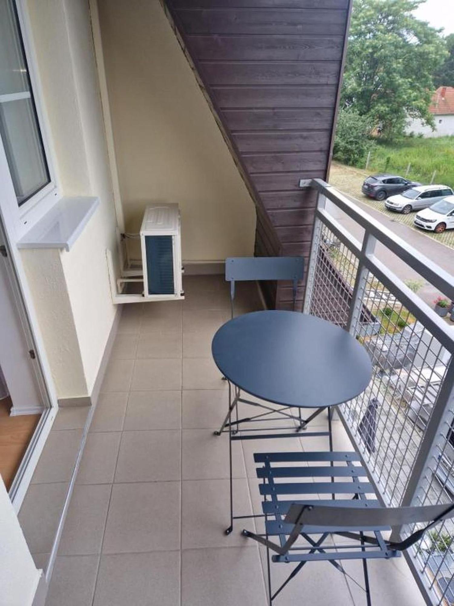 Holdvirag Hotel Sarvar Bagian luar foto