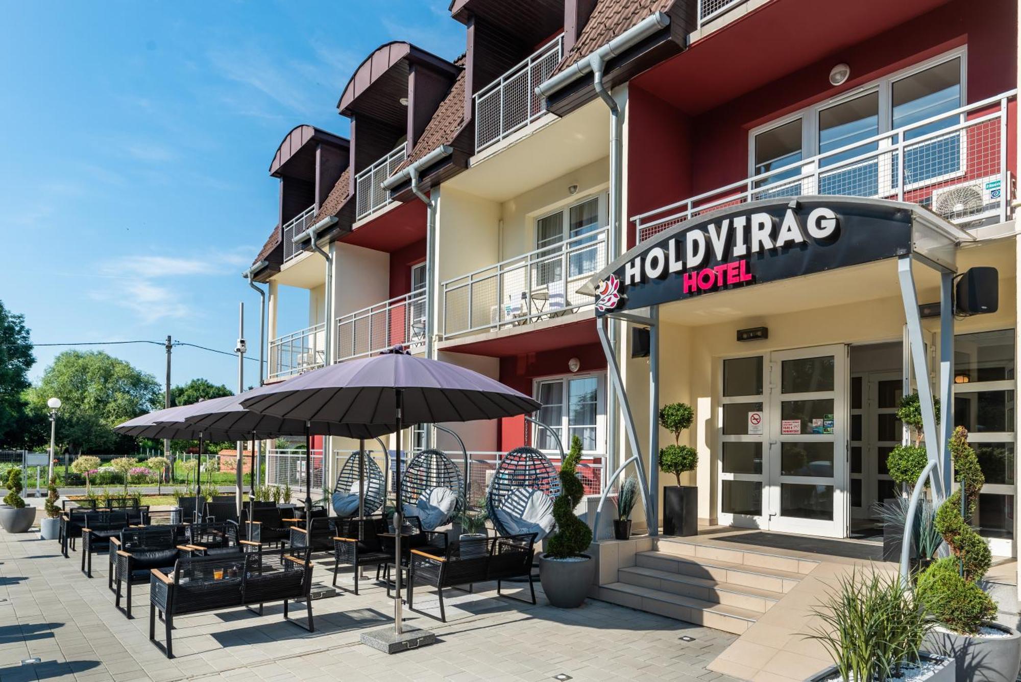 Holdvirag Hotel Sarvar Bagian luar foto